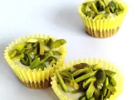 pistachio toffee cups